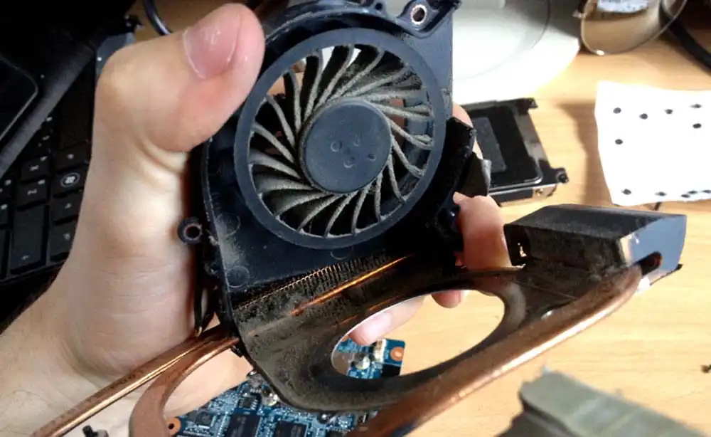 Чистка ноутбука HP от пыли в Гурьевске | Замена термопасты